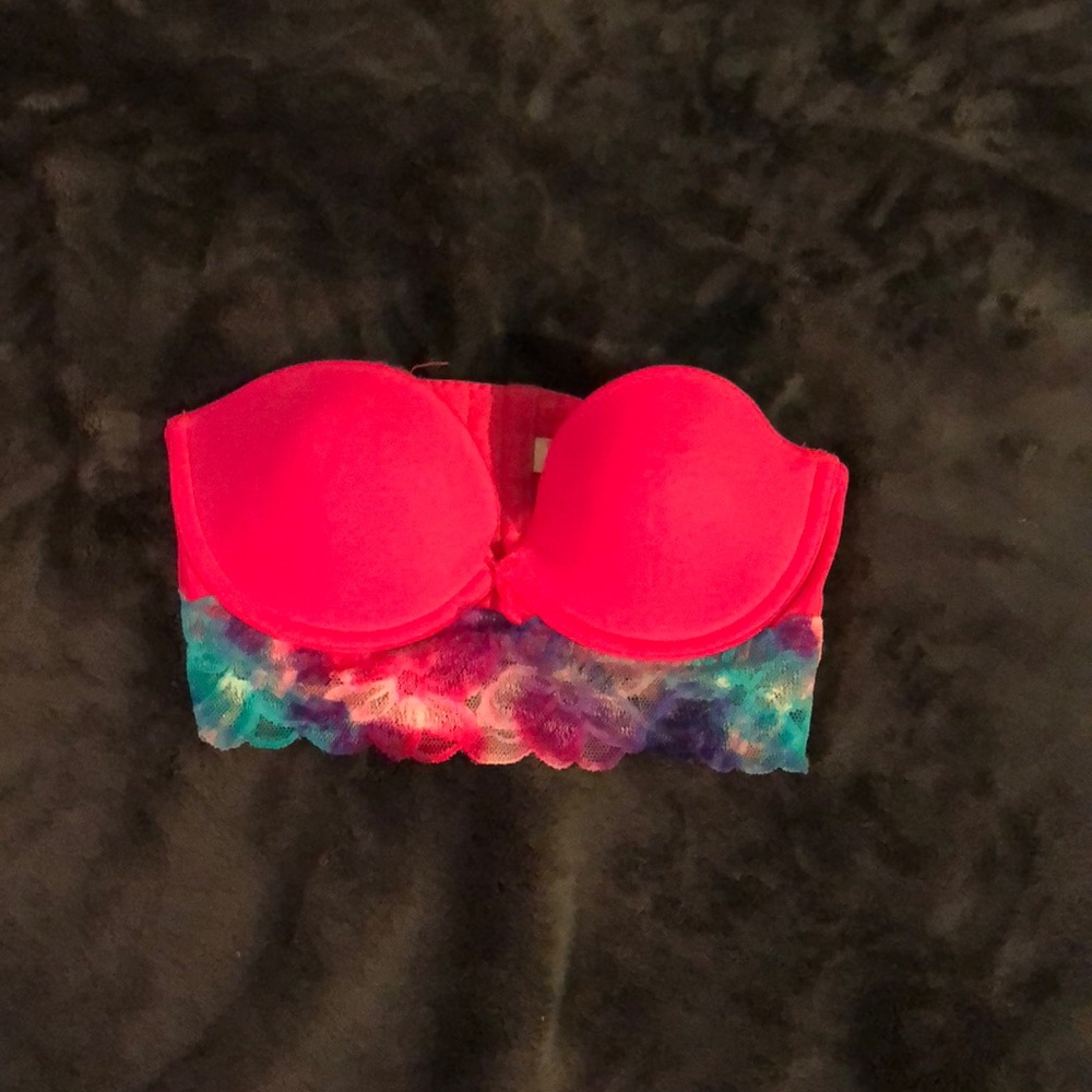 Victoria’s Secret strapless bra